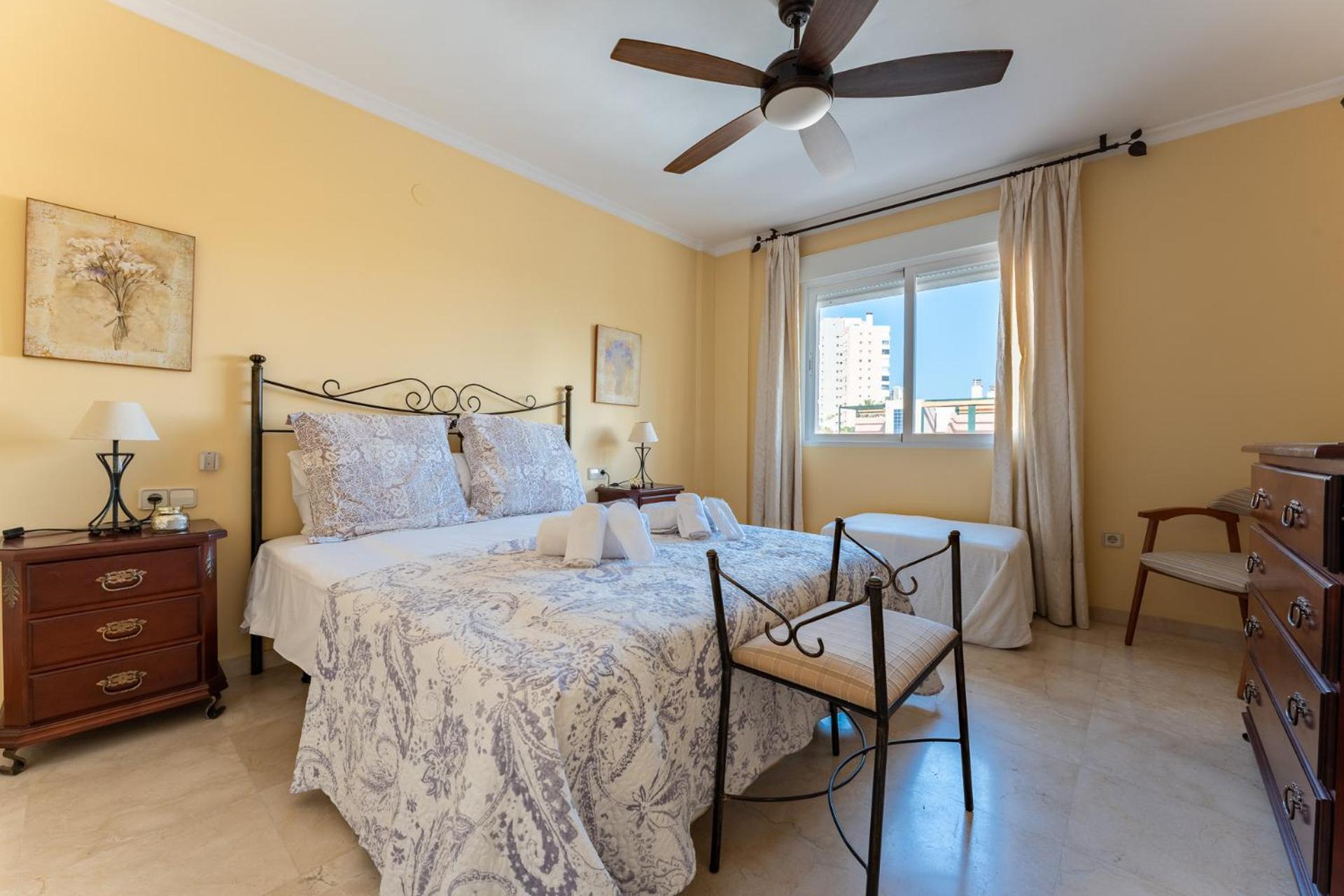 Malagasuite Costa Sol Oasis Torremolinos Bagian luar foto